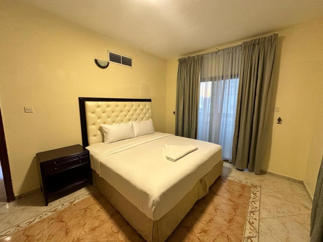 Safari Hotel Apartments Ajman Luaran gambar