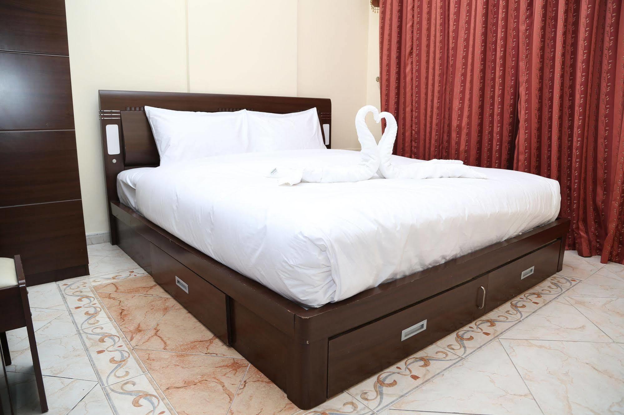 Safari Hotel Apartments Ajman Luaran gambar